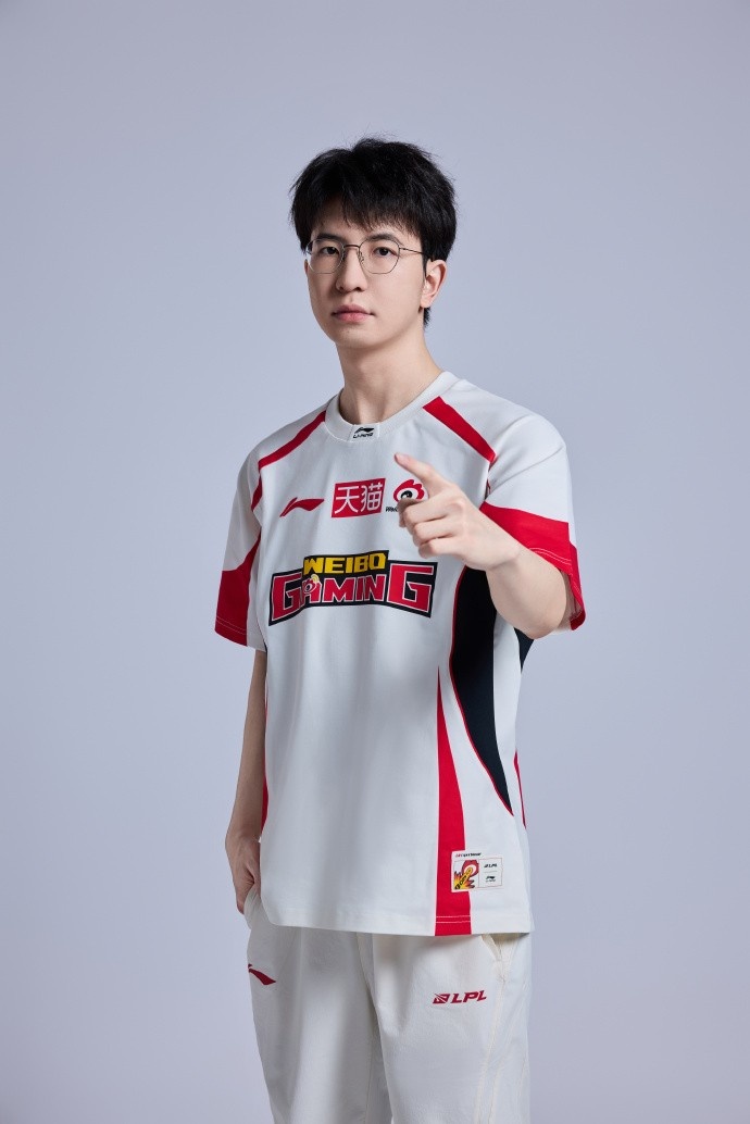 WBG分享26夹人定妆照：论微博哥拍照POSE的一百种手势